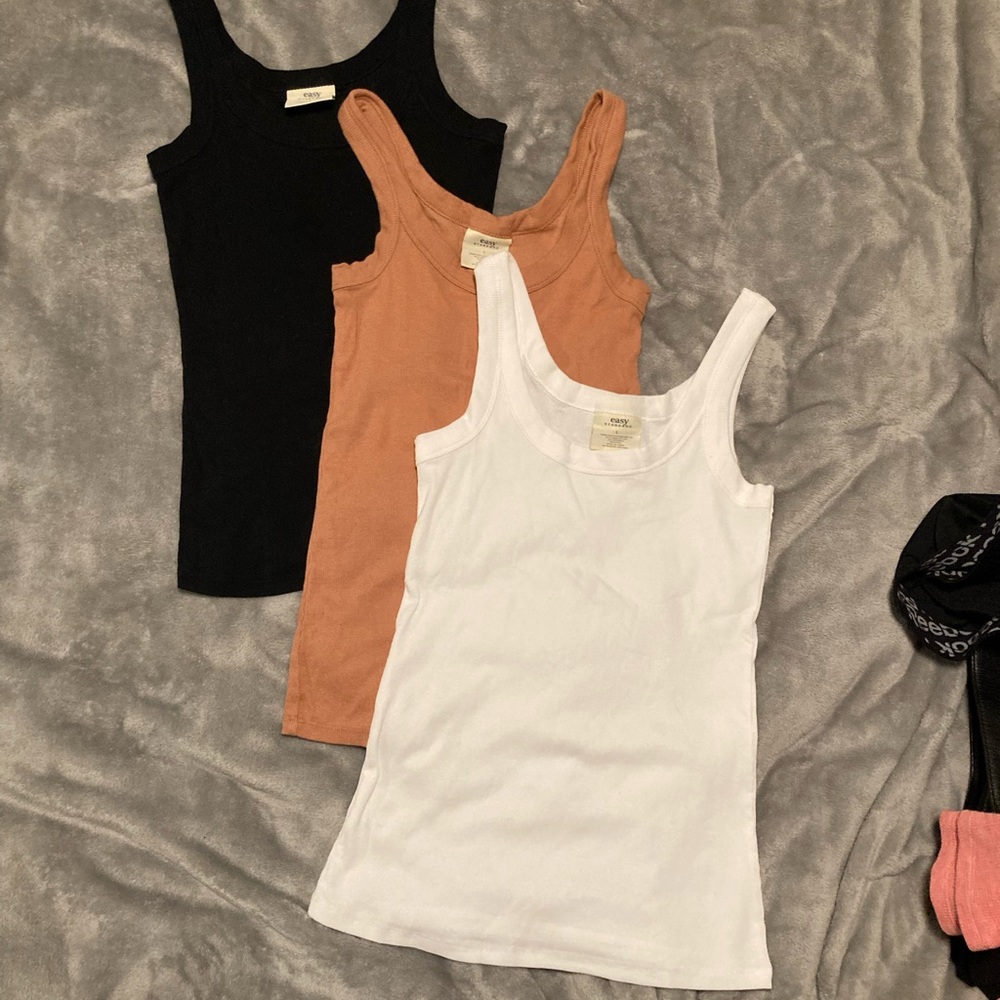 Easy Standard ribbed tank tops. Set of 3.